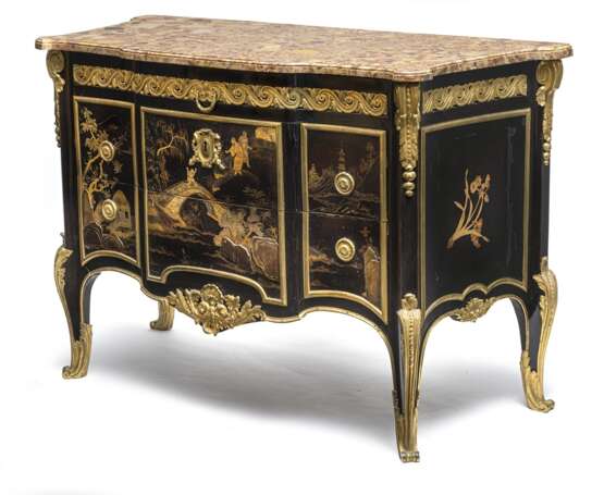 Außergewöhnliche Louis XV Kommode mit vergoldetem Schwarzlackdekor und vergoldeten Bronzen - photo 3