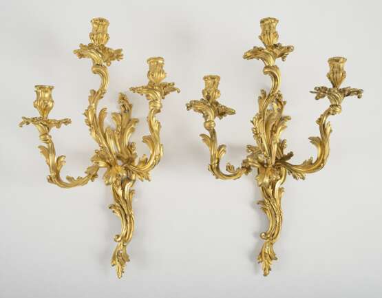 Folge von vier seltenen Louis XV Wandappliken aus Bronze - Foto 3
