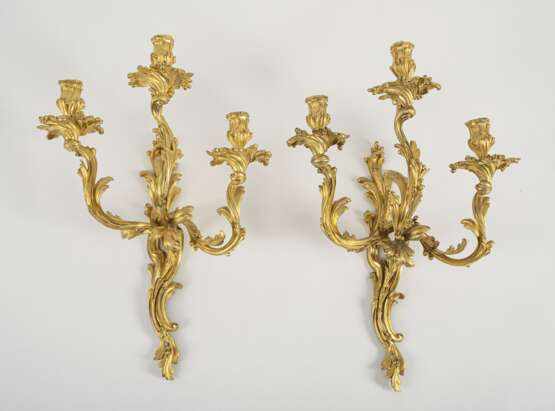 Folge von vier seltenen Louis XV Wandappliken aus Bronze - Foto 7