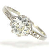 Ring: feiner und hochwertiger antiker Damenring mit großem Altschliff-Diamant, ca. 1,35ct - фото 1
