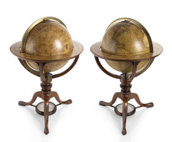 Paar seltene George III Erd- und Himmelsgloben mit Kompass - photo 1