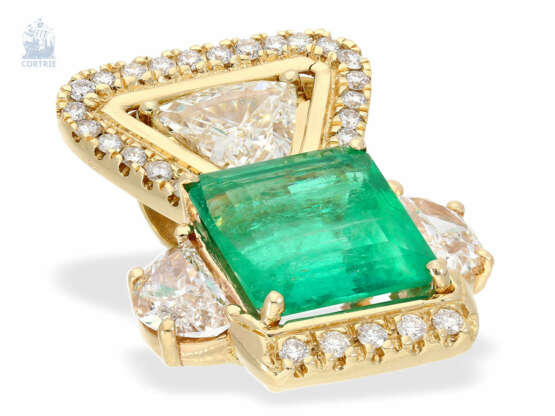 Anhänger: äußerst hochwertiger Goldschmiedeanhänger mit großem Smaragd sowie Diamant/Brillant-Besatz, unikate Handarbeit, ca. 9,14ct - фото 2