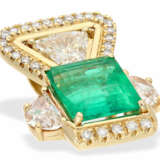 Anhänger: äußerst hochwertiger Goldschmiedeanhänger mit großem Smaragd sowie Diamant/Brillant-Besatz, unikate Handarbeit, ca. 9,14ct - photo 2