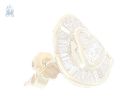 Ohrstecker: sehr ausgefallene, luxuriöse Herz-Diamantohrstecker, moderne Handarbeit aus 18K Gold, feine Diamanten von zusammen 3,37ct, ungetragen, NP lt.Etikett 15.500€ - photo 2
