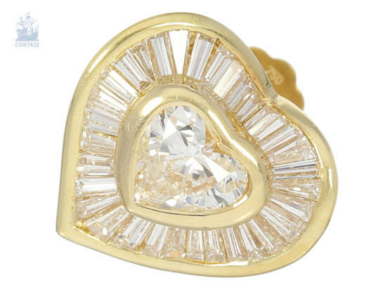 Ohrstecker: sehr ausgefallene, luxuriöse Herz-Diamantohrstecker, moderne Handarbeit aus 18K Gold, feine Diamanten von zusammen 3,37ct, ungetragen, NP lt.Etikett 15.500€ - фото 3