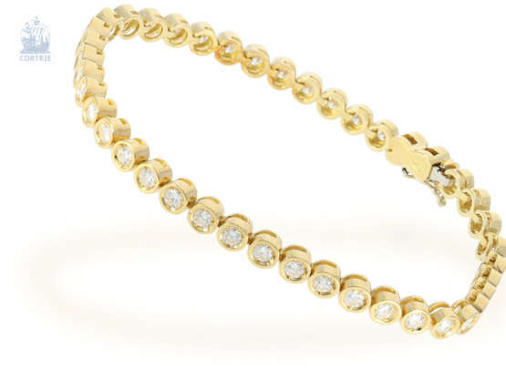 Armband: hochwertiges Tennisarmband aus 18K Gold, feiner Brillantbesatz von ca. 3ct - фото 3