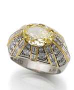 Uhren. Prächtiger Vintage Entourage Ring mit natürlichem gelben Diamanten