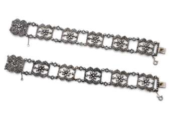 Seltenes Paar Viktorianische Cut Steel Armbänder wandelbar in ein Collier De Chien