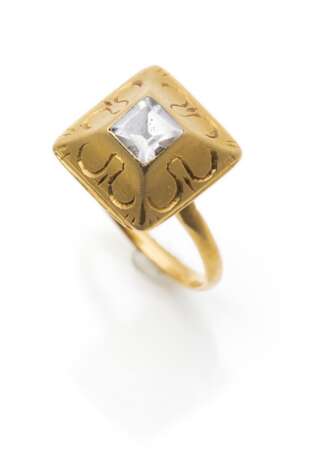 Ring mit Bergkristall im gotischen Stil - Foto 1