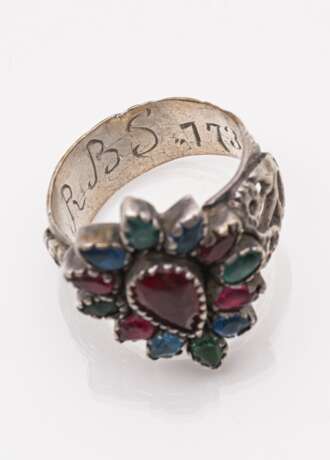 Barocker Ring mit farbigen Steinen - photo 4