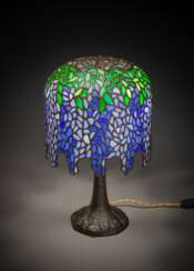 Dekorative Tischlampe mit Bleiglas-Schirm