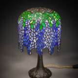 Dekorative Tischlampe mit Bleiglas-Schirm - фото 1