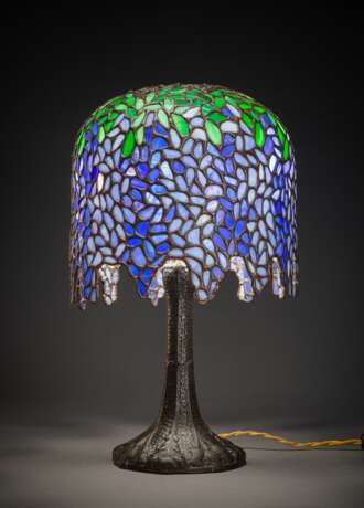 Dekorative Tischlampe mit Bleiglas-Schirm - photo 2