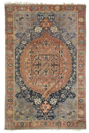 Teppich mit antiker Ushak-Musterung - photo 1