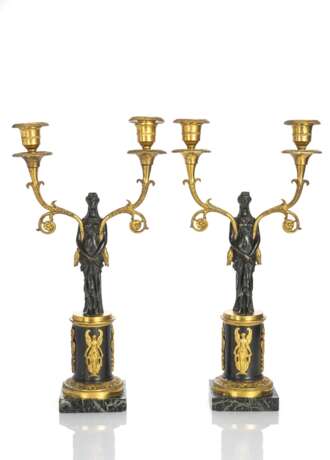 Paar Empire-Kerzenleuchter mit Frauenfiguren im antiken Stil - Foto 1