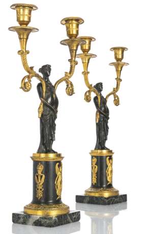Paar Empire-Kerzenleuchter mit Frauenfiguren im antiken Stil - фото 2