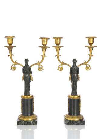 Paar Empire-Kerzenleuchter mit Frauenfiguren im antiken Stil - Foto 3