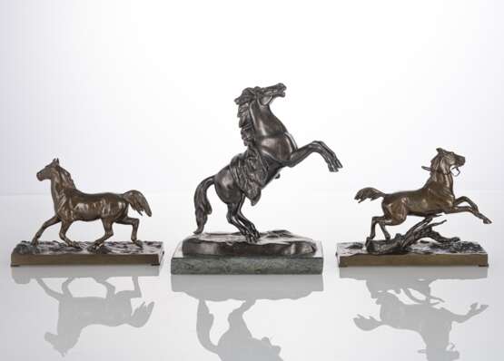 Drei Pferde-Figuren - photo 2
