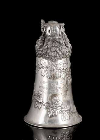 Sturzbecher aus Silber mit Eberkopf und Eichblattdekor - Foto 1