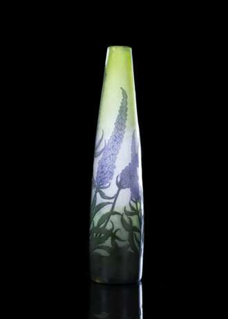 Vase mit Lupinendekor - photo 2