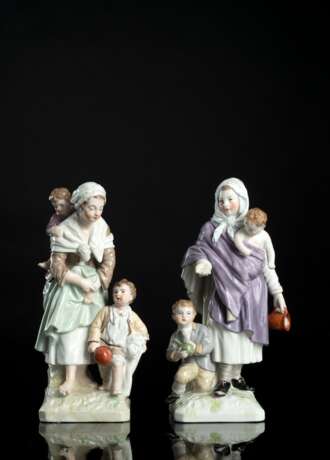Zwei Figurengruppen - Bettlerinnen mit zwei Kindern - Foto 1