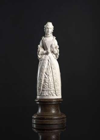Elfenbeinfigur einer Barock-Dame mit Klapp-Triptychon - Foto 1