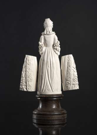 Elfenbeinfigur einer Barock-Dame mit Klapp-Triptychon - photo 3