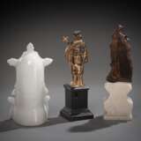 Zwei Miniaturfiguren und Miniatur-Weihwasser-Becken mit Johannes Nepomuk - фото 2