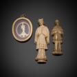 Amulett mit Hl. Johannes Nepomuk und zwei Votiv-Figuren des Heiligen - Now at the auction