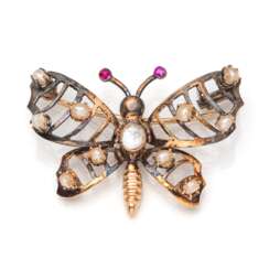 Schmetterlingsbrosche mit Perlen
