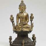 Buddha Shakyamuni umgeben von acht Begleitfiguren - Foto 1