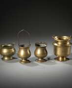 Produktkatalog. Vier Weihwasser-Gefäße