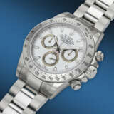 ROLEX, WELL-PRESERVED AND STICKERED STAINLESS STEEL 'DAYTONA', REF. 116520 - фото 2