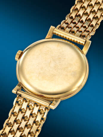 PATEK PHILIPPE, EXTREMELY RARE AND LARGE YELLOW GOLD 'CALTRAVA EMPIRE', REF. 2511 - фото 3