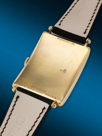 PATEK PHILIPPE, YELLOW GOLD RECTANGULAR WRISTWATCH, WITH "EXPLODING" NUMERALS - Foto 3