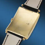 PATEK PHILIPPE, YELLOW GOLD RECTANGULAR WRISTWATCH, WITH "EXPLODING" NUMERALS - photo 3