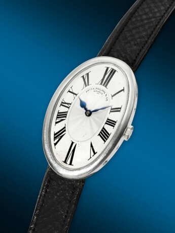 PATEK PHILIPPE, EXTREMELY RARE WHITE AND YELLOW GOLD WRISTWATCH - Foto 2