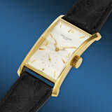 PATEK PHILIPPE, HIGHLY RARE AND DESIRABLE YELLOW GOLD WRISTWATCH, 'HOUR GLASS', REF. 1593 - фото 2