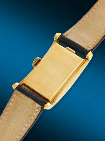 PATEK PHILIPPE, HIGHLY RARE AND DESIRABLE YELLOW GOLD WRISTWATCH, 'HOUR GLASS', REF. 1593 - фото 3