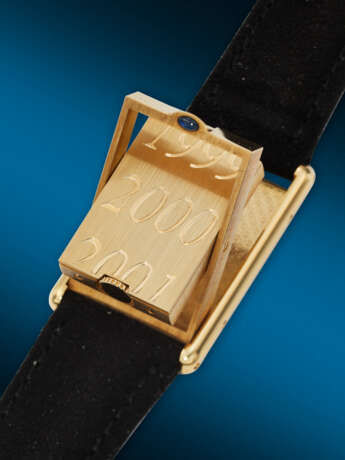 CARTIER, YELLOW GOLD 'MILLENIUM BASCULANTE', WITH REVERSIBLE CASE, NO. 156/365, REF. 2391 - photo 3