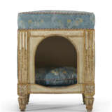 A LOUIS XVI WHITE-PAINTED NICHE A CHIEN - фото 2