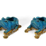 A PAIR OF ORMOLU-MOUNTED CHINESE EXPORT PORCELAIN MODELS OF TOADS - фото 4