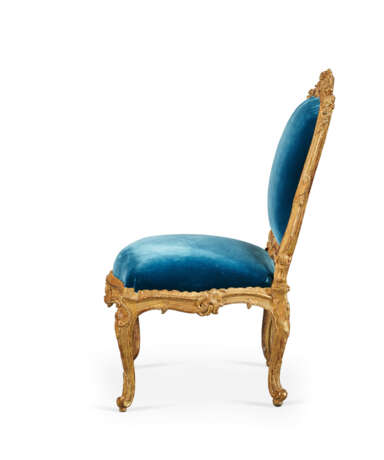 A PAIR OF LOUIS XV GILTWOOD CHAISES - photo 4