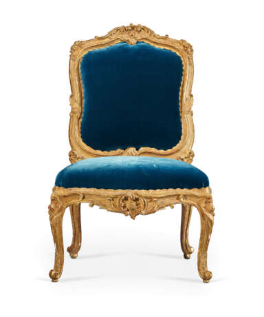A PAIR OF LOUIS XV GILTWOOD CHAISES - photo 5