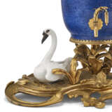 A LOUIS XV ORMOLU-MOUNTED, MEISSEN AND CHINESE PORCELAIN TABLE FOUNTAIN - Foto 6