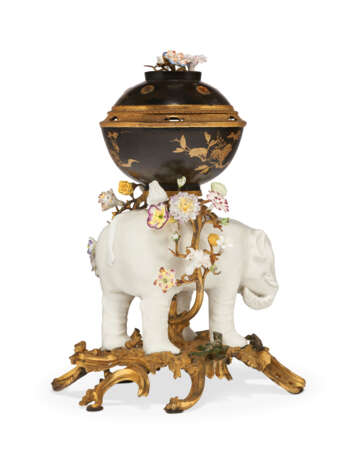 A LOUIS XV ORMOLU-MOUNTED, BLANC-DE-CHINE, FRENCH PORCELAIN AND JAPANESE LACQUER POTPOURRI VASE - photo 3