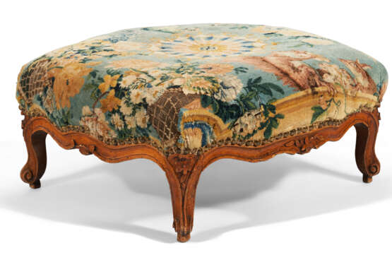 A LOUIS XV BEECHWOOD TABOURET - photo 1