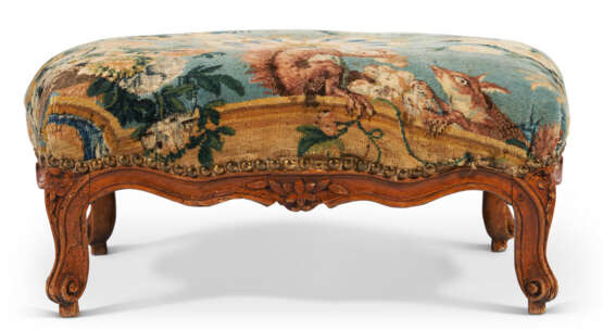 A LOUIS XV BEECHWOOD TABOURET - photo 2