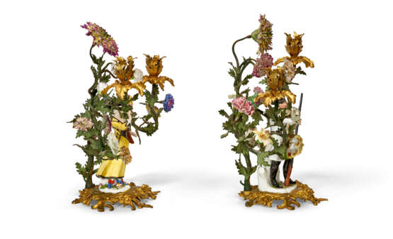 A PAIR OF FRENCH ORMOLU-MOUNTED, MEISSEN, FRENCH PORCELAIN AND TOLE PEINTE TWO-LIGHT CANDELABRA - фото 4