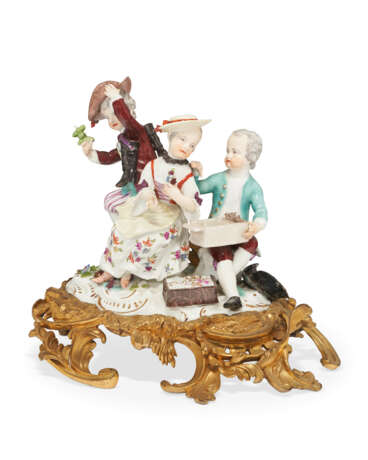 AN ORMOLU-MOUNTED MEISSEN PORCELAIN FIGURAL GROUP OF 'THE LOTTERY' - фото 4